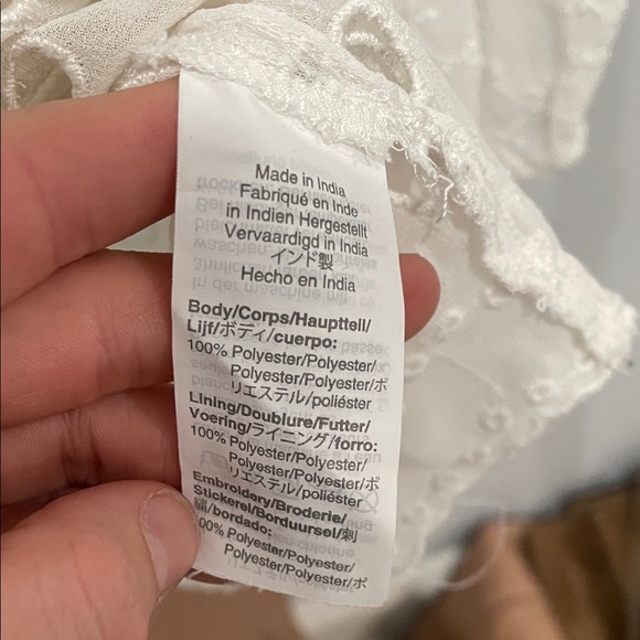 Elegant White Embroidered Women's Top - Picture 4 of 5